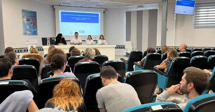 El Hospital Universitario Poniente celebra sus primeras jornadas formativas sobre drogodependencias