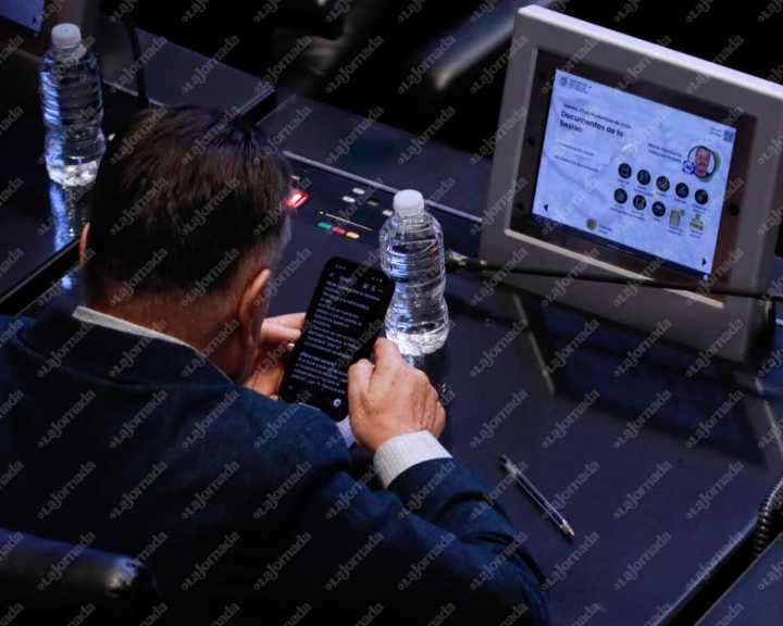 Senador panista pide ayuda a ChatGPT para discurso sobre renuncia de Gertz Manero