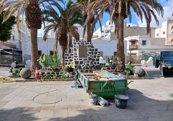 El PP insiste en reponer la cruz de la época franquista