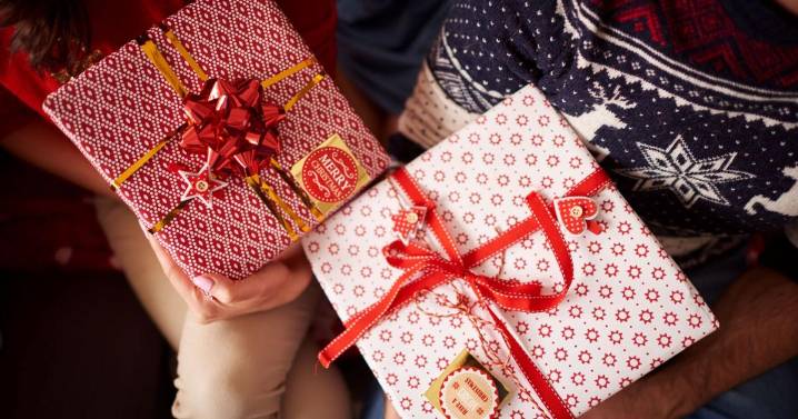 Illinois Department of Revenue shares tips for safe online holiday shopping