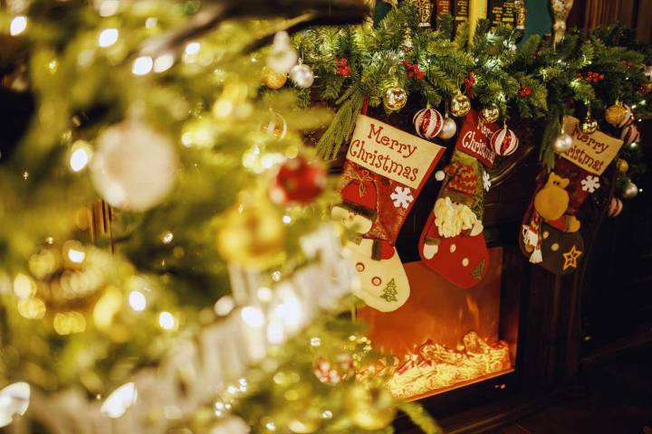 Woman Cancels Christmas Celebration With Stepdad After His 'Rude Remarks'