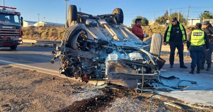 Choque sobre la Ruta 7, en Centenario: corte parcial y desvíos en el tránsito