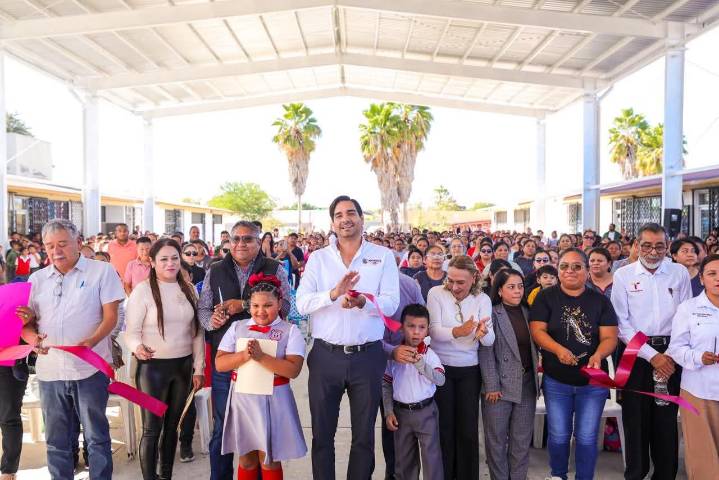 Entregó Alcalde Carlos Peña Ortiz nueva techumbre escolar y anunció pavimentación hidráulica en Villa Esmeralda