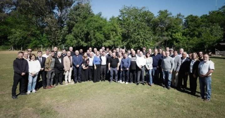 Intendentes respaldaron a Kicillof tras las críticas de Cristina