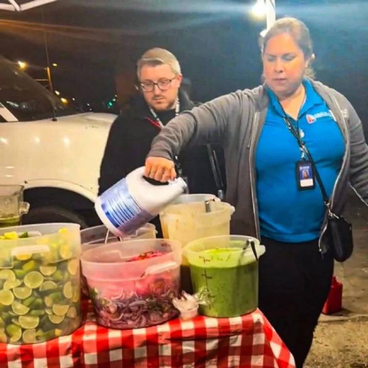 VIDEO: Inspectora de Salud arroja cloro en puesto de comida de una familia latina