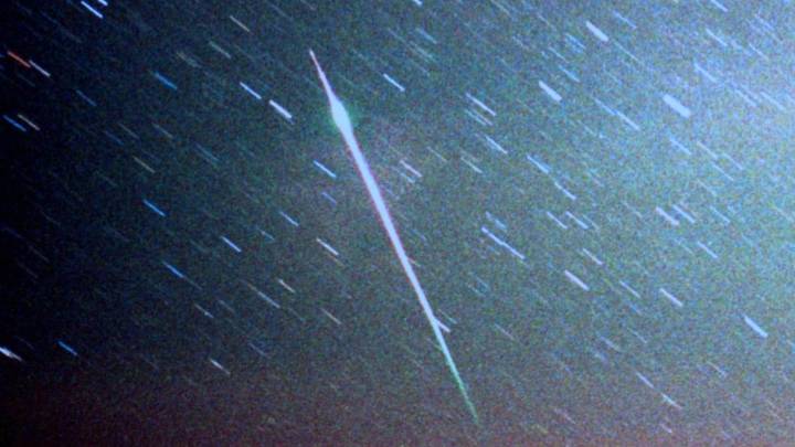 Aussies treated to month long meteor shower as Leonids light up night sky