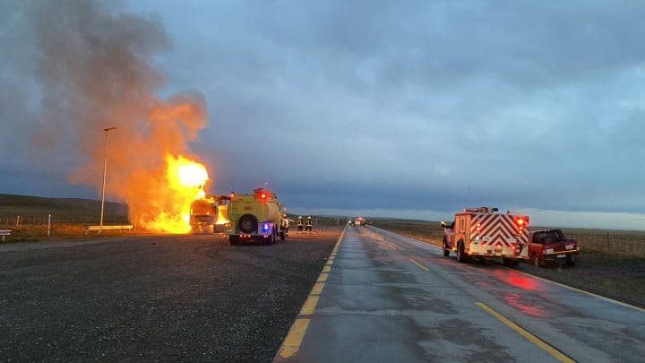 Incendio destruye camión y acoplado en Tierra del Fuego