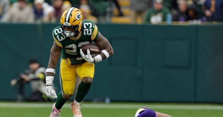 Emanuel Wilson runs for 107 yards and 2 TDs as Packers pound Vikings 23