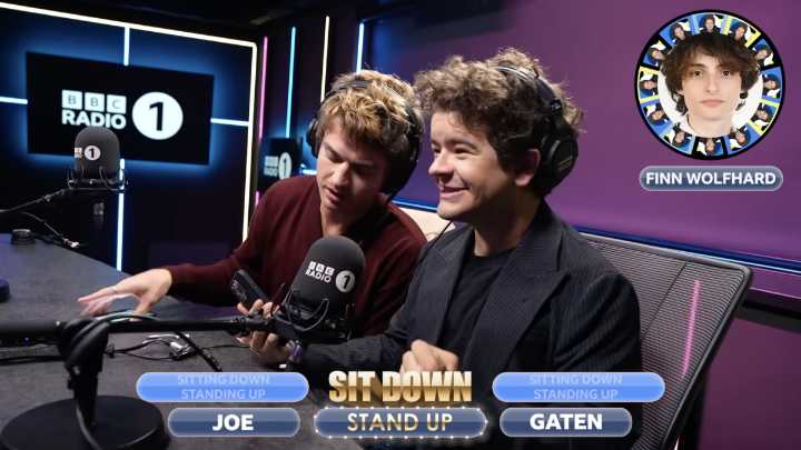 Stranger Things stars Joe Keery and Gaten Matarazzo cold-calling famous friends is a fun time