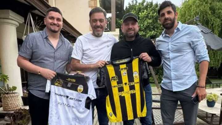 Uruguayo Álvaro "El Chino" Recoba es el nuevo director técnico del Deportivo Táchira