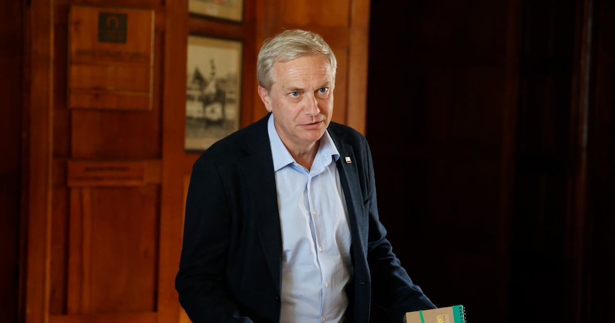 Kast critica foco de la campaña y apunta contra Jara: “¿Va a cambiar algo por un debate más o menos?”