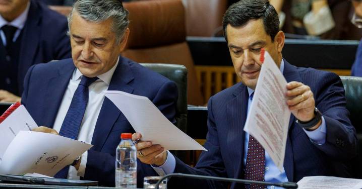 Juanma Moreno dibuja una Andalucía líder y la oposición se centra en los cribados y la corrupción