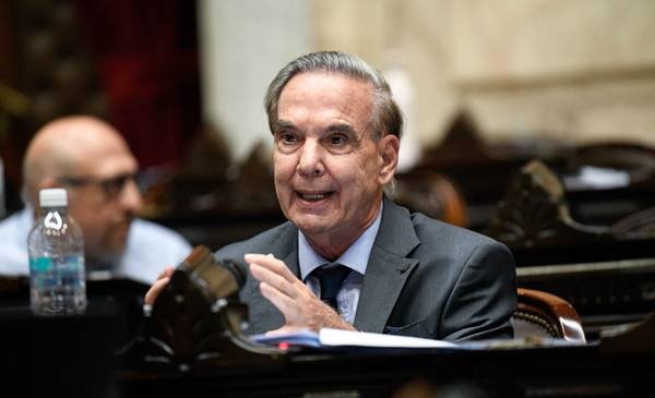 Pichetto, contra Caputo: "Tiene un problema psicológico con el Congreso y lo desprecia"
