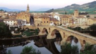 El pueblo medieval a un paso de Aragón donde suena el río Arga