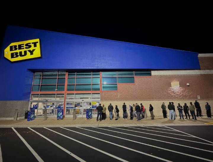 Black Friday 2025 in Hampton Roads: In-person shopping subdued