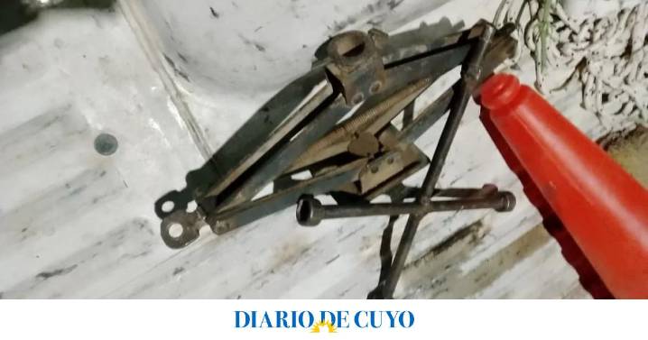 Tras una persecución, fue detenido por robar una llave cruz y un gato de auto