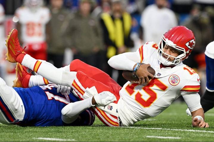 Patrick Mahomes struggles as Bills snap Chiefs' winning streak: Takeaways
