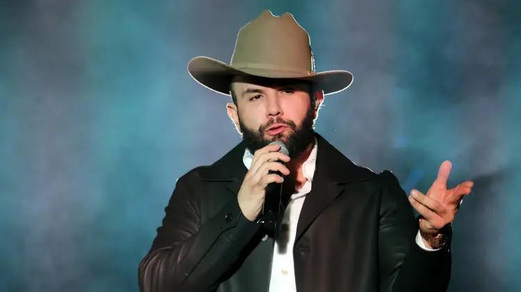 Carín León envía mensaje de solidaridad tras incendio que dejó 20 muertos en Hermosillo