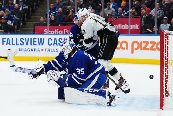 Maple Leafs squeeze out point in overtime loss to L.A. Kings