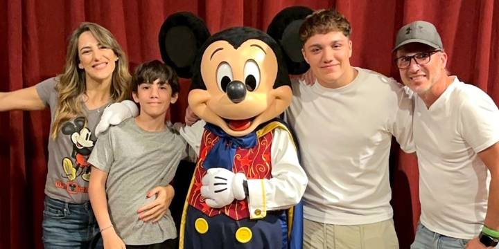 Son influencers y revelan los secretos para viajar a los parques de Orlando con bajo presupuesto: “Se puede ahorrar hasta un 40%”