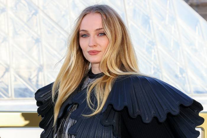 Sophie Turner & Chris Martin Have a 'Definite Spark,' You Guys
