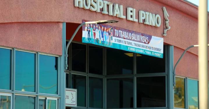 "Me pidió fotografías porque tenía frío": Director del Hospital El Pino es suspendido por presunto acoso sexual