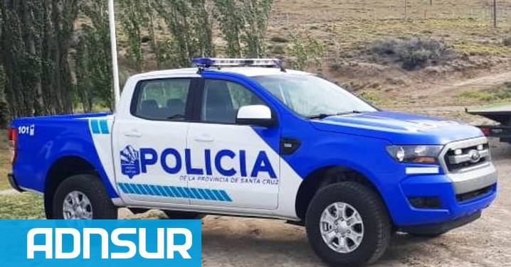 15:50 Un remisero apuñaló a dos personas en Santa Cruz, fue detenido e intentó atacar a la policía