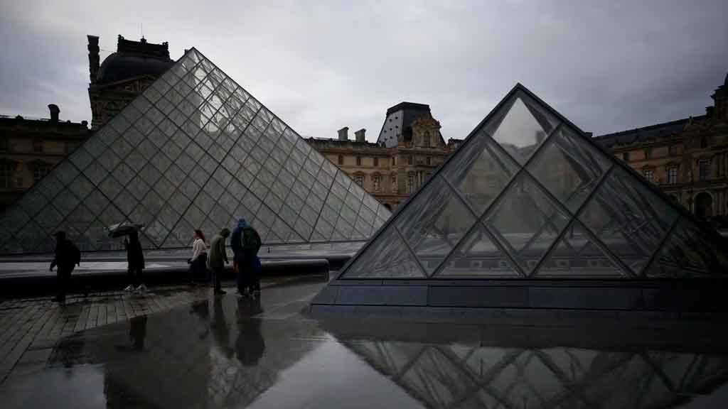 Advierten sobre fragilidad del museo parisino del Louvre