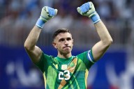 Por qué no ataja Dibu Martínez en Argentina contra Angola