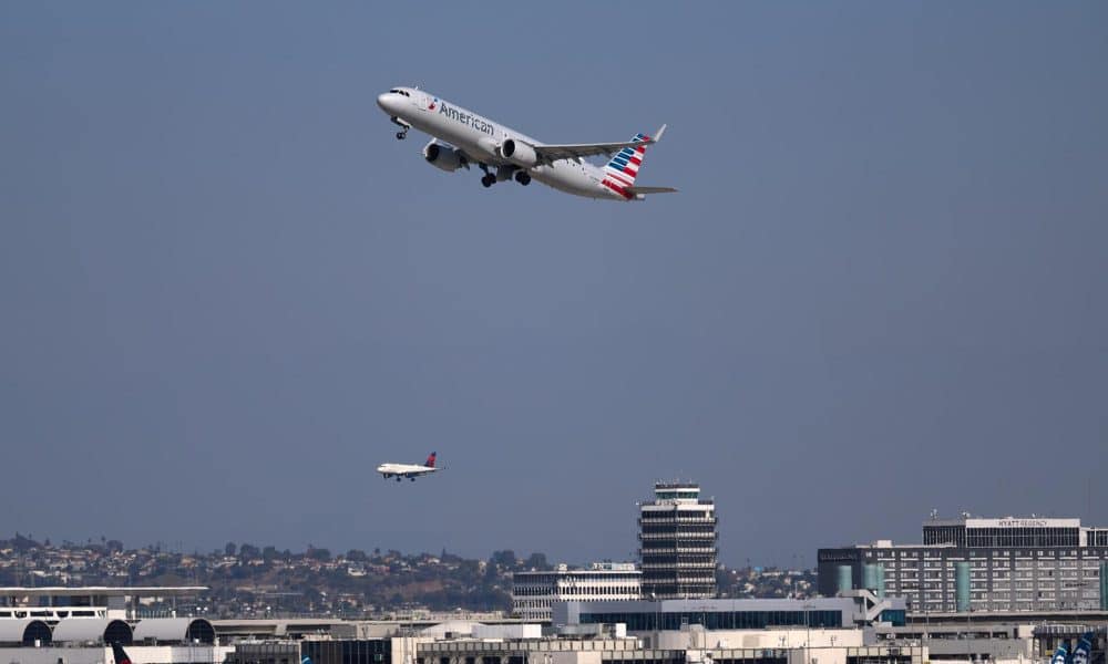 EEUU ordena inicio de reducción gradual de vuelos ante “tensión en el sistema”