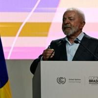 Lula lands in Amazon to press for climate deal