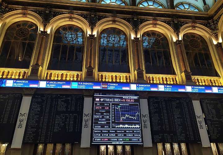 Los inversores vascos destinan de media 11.000 euros al año a sus operaciones en Bolsa