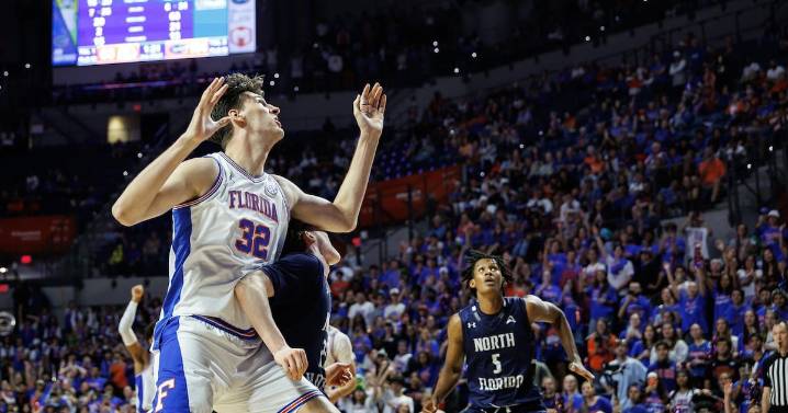 World's tallest teenager, from Canada, now playing college basketball
