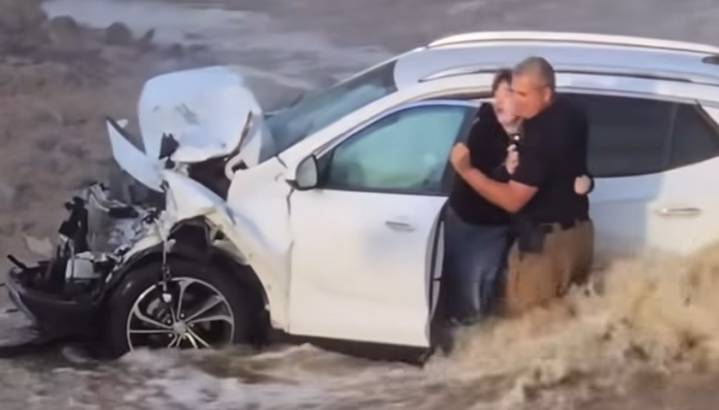 Sheriff's captain details heroic rescue of teens from wreck