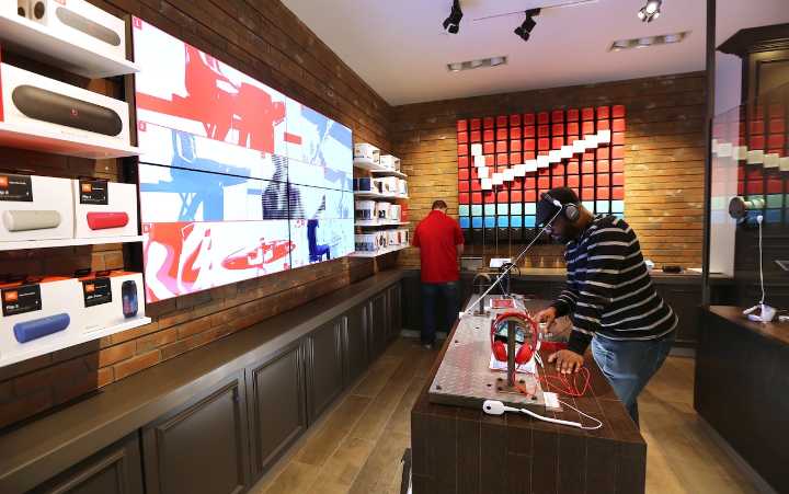 Major wireless carrier set to cut 15,000 jobs in largest layoff