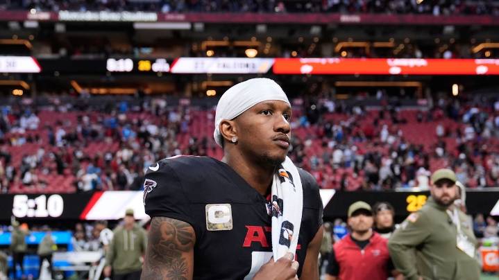 Falcons QB Penix headed to injured reserve, will miss at least 4 games with left knee injury