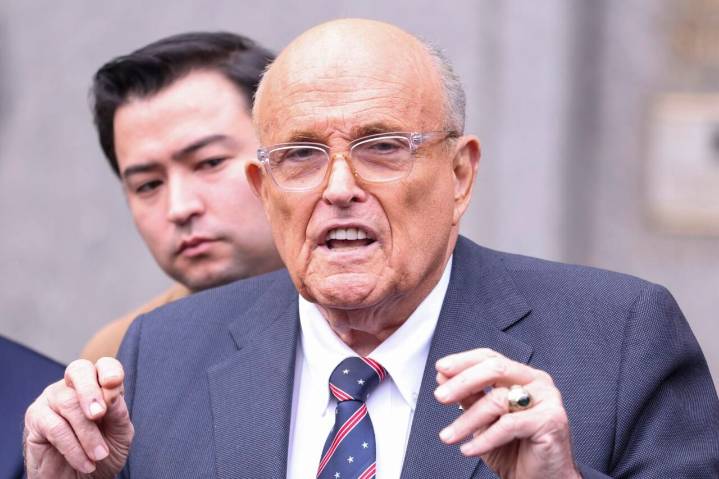 Trump indulta a Rudy Giuliani y a otros implicados en el intento de anular las elecciones de 2020