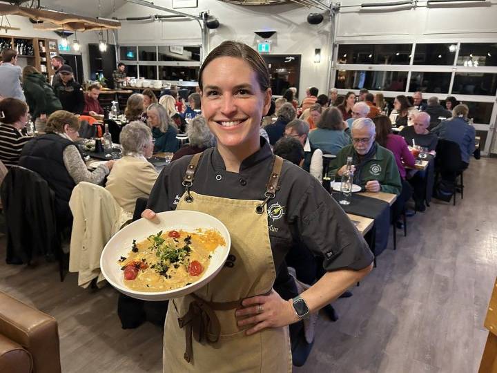 Hundreds of pawpaw seedlings given away