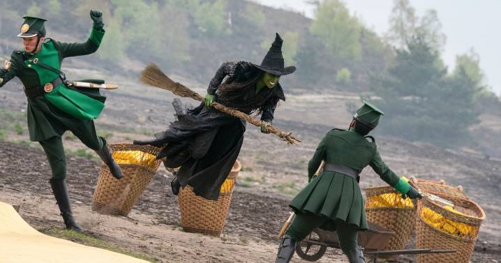 ‘Wicked: For Good’ Reviews Sing Ariana Grande’s Praises