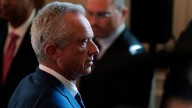 RFK Jr. dice que él dirigió personalmente la nueva guía de los CDC sobre vacunas y autismo