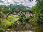 El misterio del Hombre Pez, la casa diseñada por Gaudí y los paisajes infinitos de Cantabria