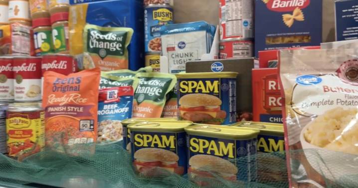 Flat Rock students organize food drive amid growing SNAP benefit uncertainty