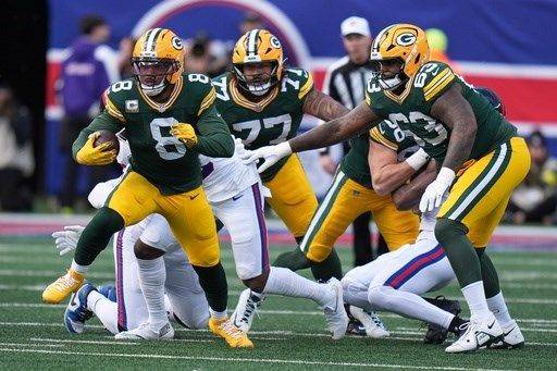 Packers running back Josh Jacobs leaves game at the Giants with a knee injury