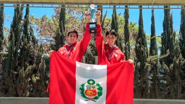 Estudiantes de Tacna ganan el Mundial Escolar de Ciencia y Tecnología 2025 con innovador dispositivo para monitorear el corazón