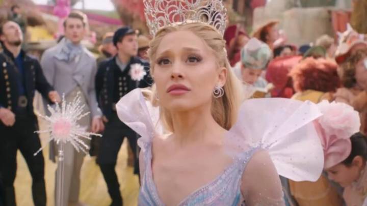 El fan australiano que asaltó a Ariana Grande en Singapur bromea en sus redes sociales sobre lo sucedido