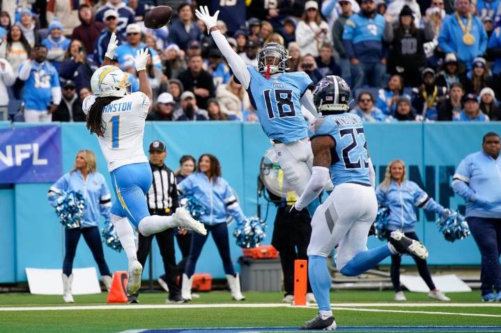 Deadspin | Justin Herbert's 3-TD day pushes Chargers past Titans
