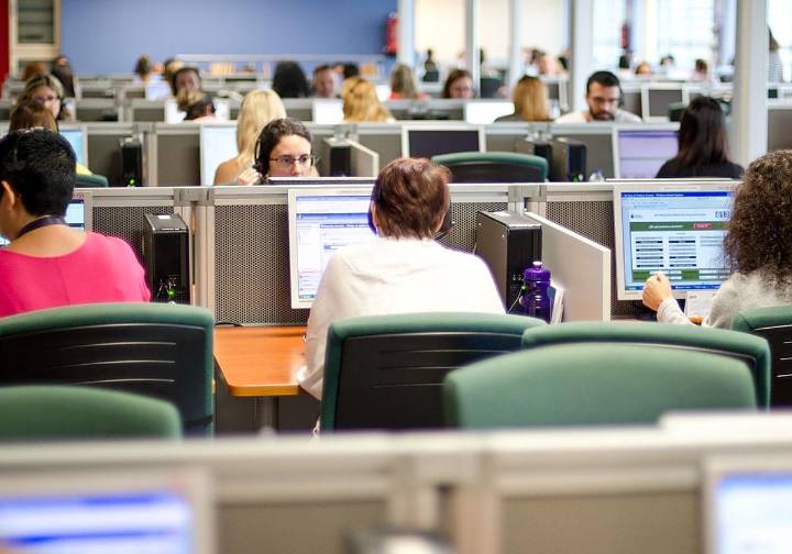 Educación refuerza la resolución de incidencias en sus plataformas a través del servicio de atención telefónica 012