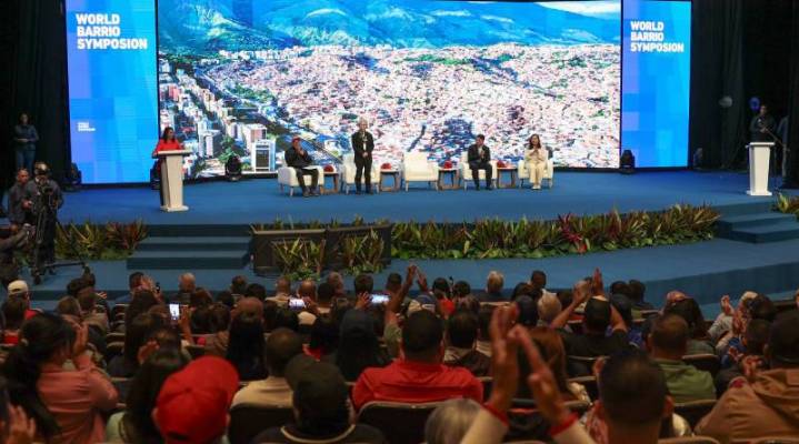 Instalan Simposio Mundial de los Barrios en Caracas