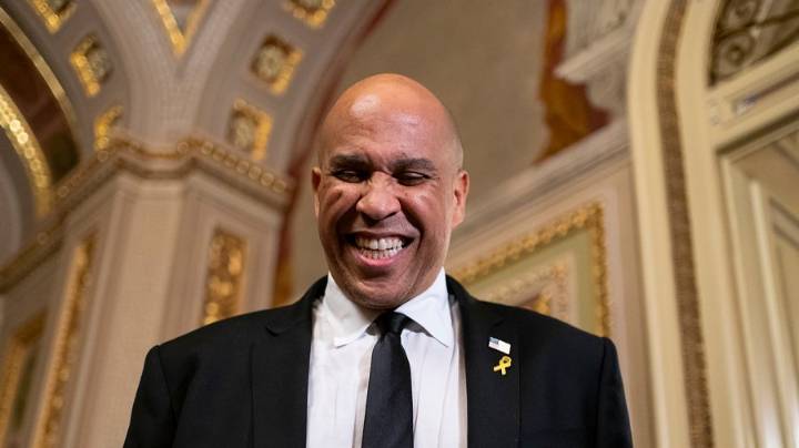 Booker marries Alexis Lewis in separate New Jersey, D.C. ceremonies