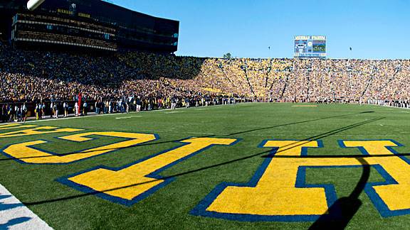 What are the biggest college football stadiums?